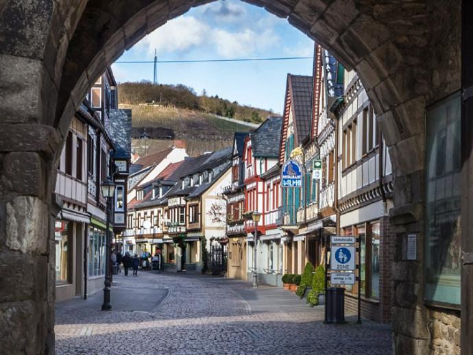 Bad Neuenahr-Ahrweiler (c) alexander-schimmeck@unsplash.com Bad Neuenahr-Ahrweiler
