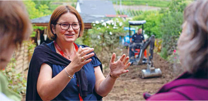 CHRISTIANE BÖTTCHER ist Fachbereichsleiterin „Familienunterstützende Dienste“ der Caritas Bad Neuenahr-Ahrweiler.