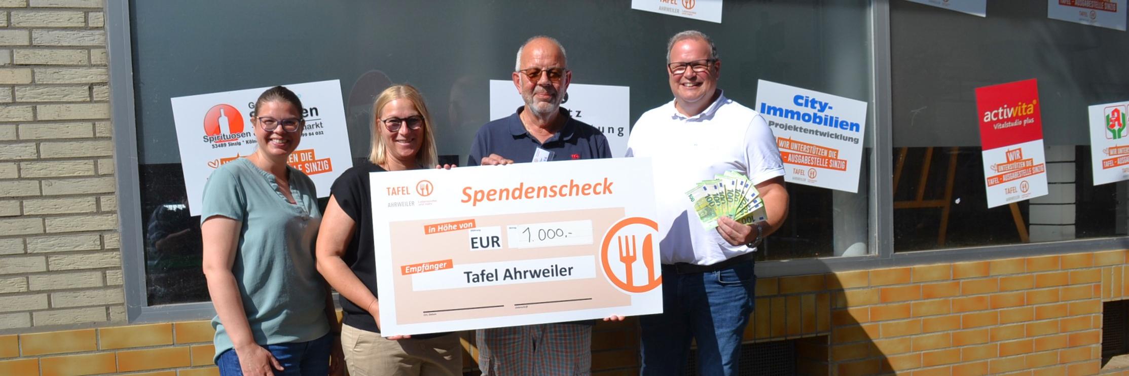 Die 1.000 Euro werden den Tafelkunden zugutekommen